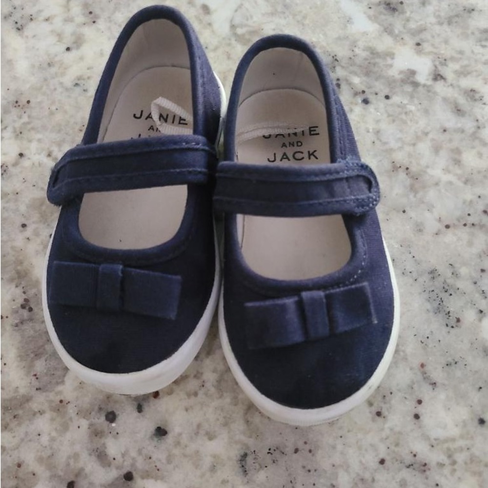 Janie and Jack kids shoes size 5